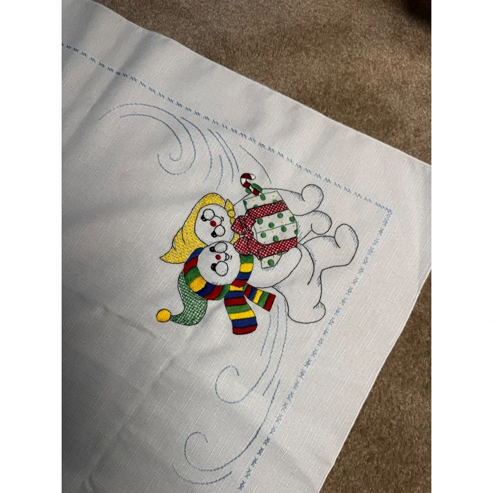 Unbranded Tablecloth Unisex 48x72 White Excellent Embroidered‎ Snowman Winter